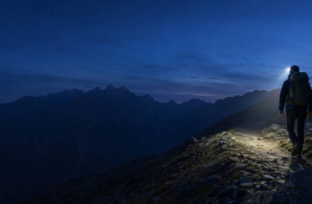 Stirnlampe Wandern: Die besten Modelle 2025 im Test