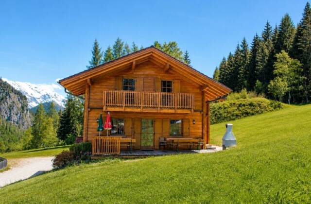 Chalet in Forstau (rechts) für 24 Personen