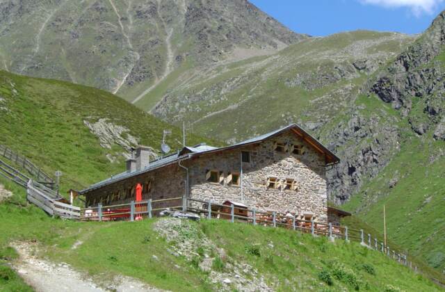 Amberger Hütte, 2135 m Seehöhe, Stubaier Alpen