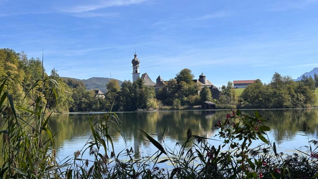 Panorama über den Höglwörther See zum Kloster Höglwörth