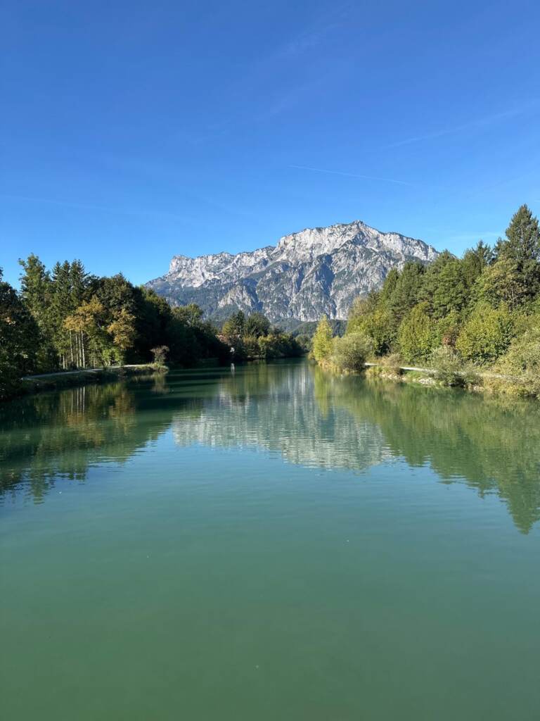 Königsseeache beim Rifer Spitz mit Blick auf die Berge