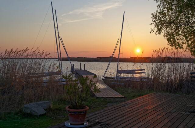 Sonnenaufgang über dem Neusiedler See bei Rust