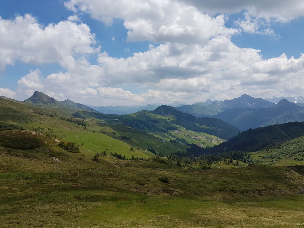 Wandern in Damüls-Faschina: Alpen, Gipfel und der Seewaldsee
