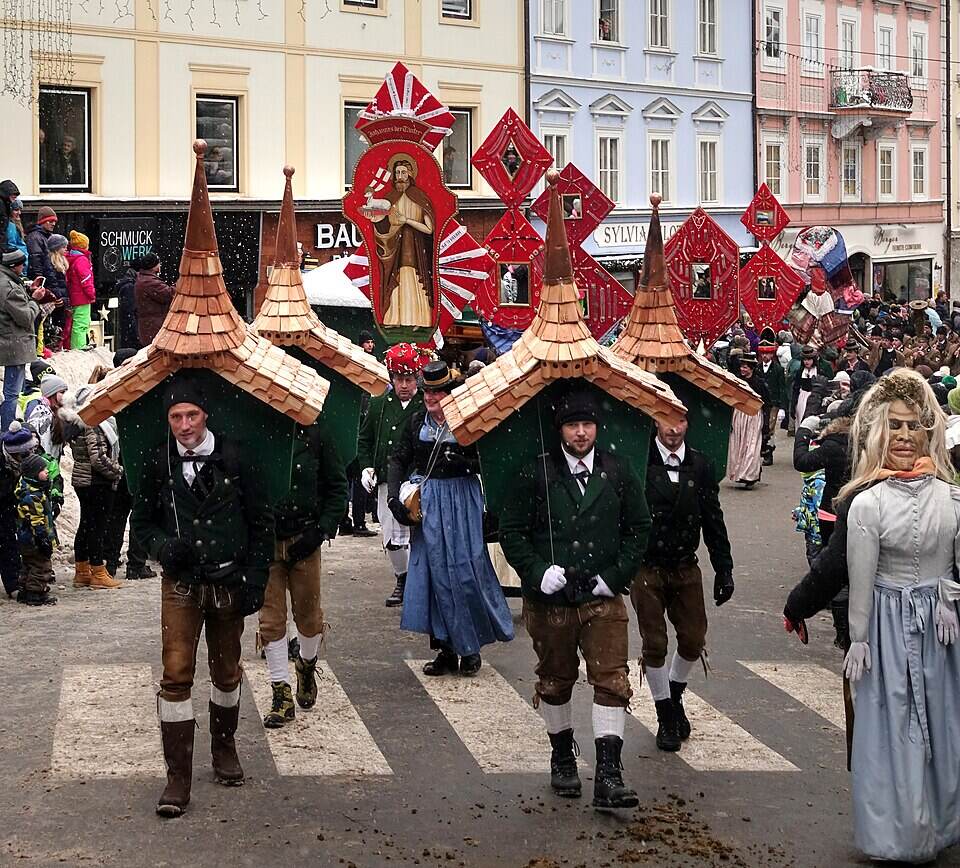 Schönperchten beim Pongauer Perchtenlauf 2017 in St. Johann